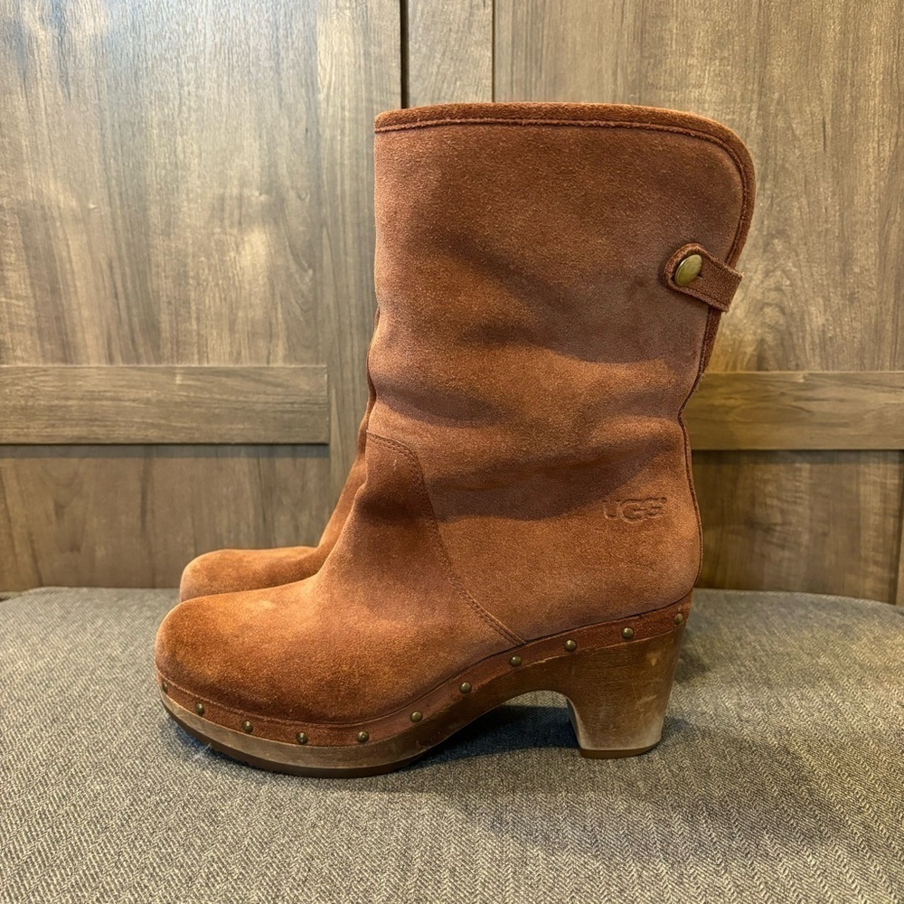 UGG Lynnea Australia Suede shearling lined studded women's boots size 6 western